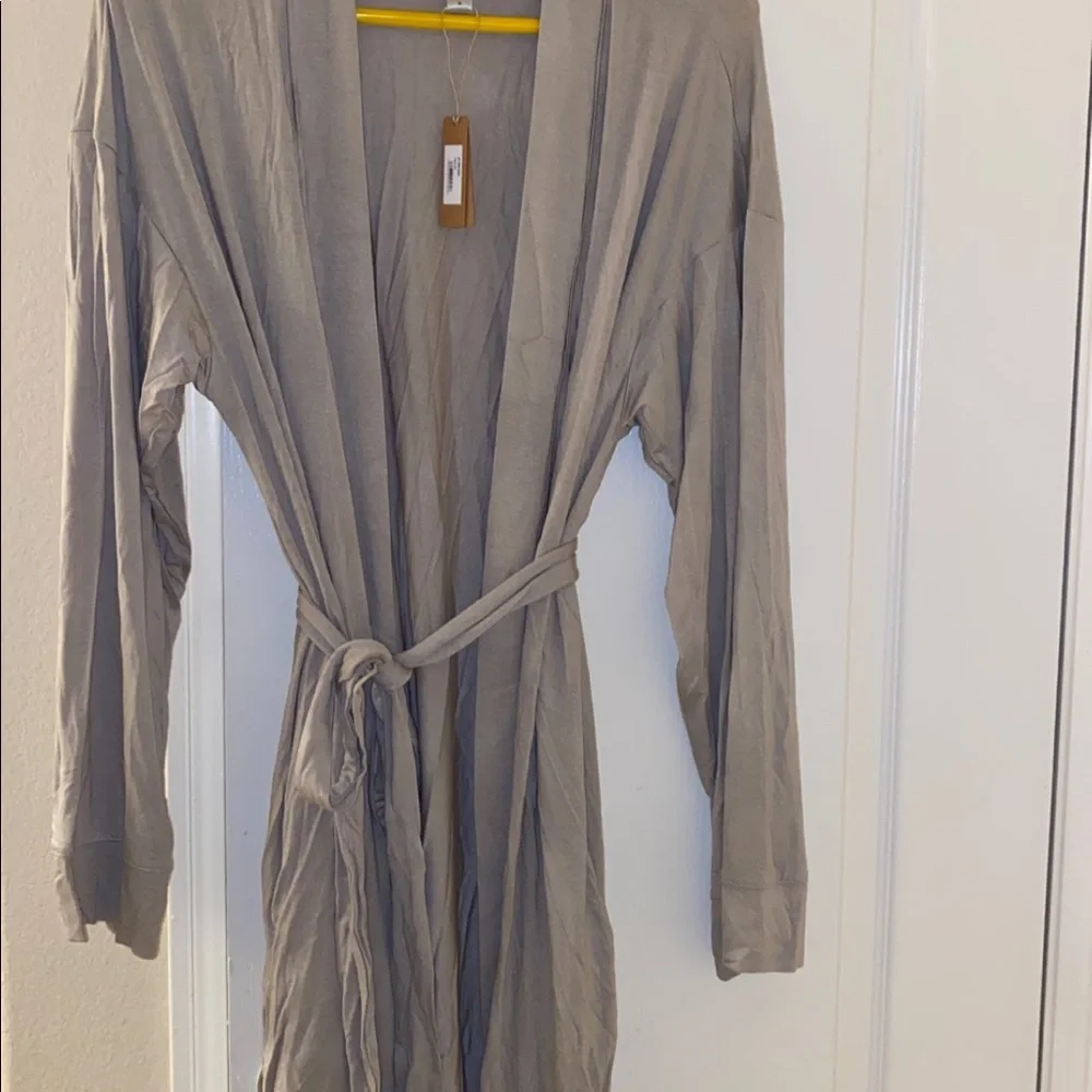 Skims Talc Robe - Picture 3 of 6